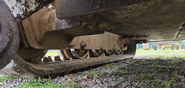 image for item EN3877 2005 Bobcat T250 tracked skid steer loader