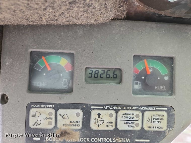 image for item EN3877 2005 Bobcat T250 tracked skid steer loader