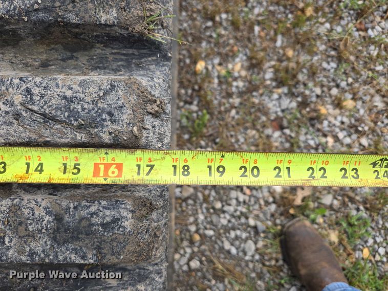 image for item EN3877 2005 Bobcat T250 tracked skid steer loader