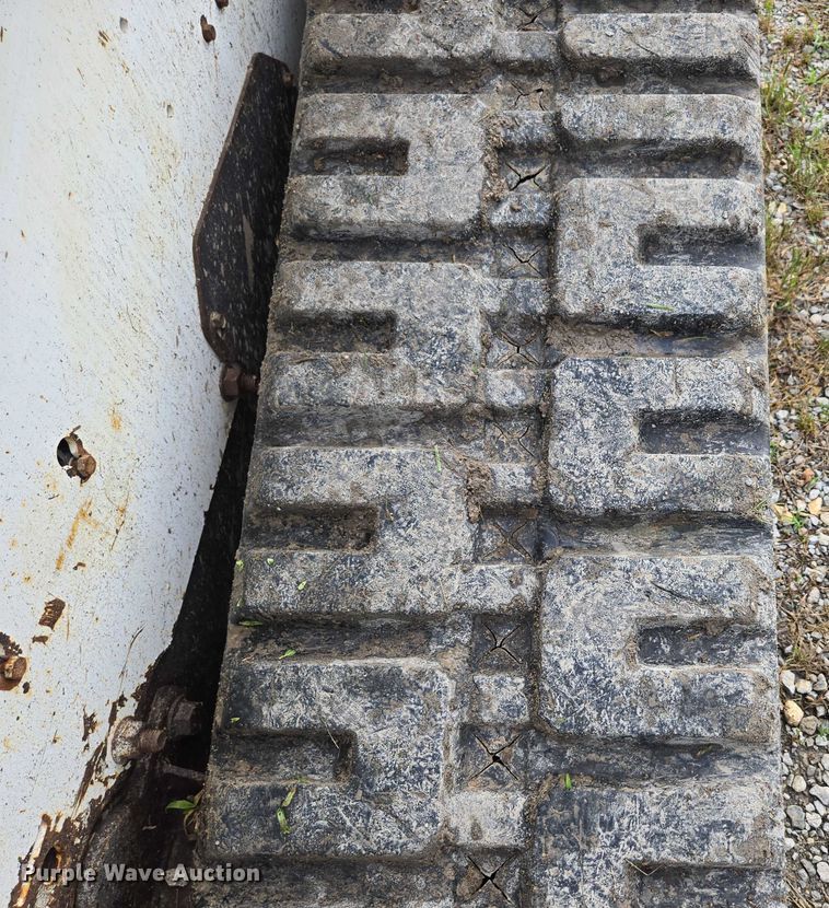 image for item EN3877 2005 Bobcat T250 tracked skid steer loader