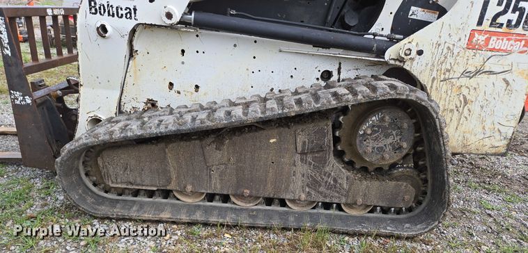 image for item EN3877 2005 Bobcat T250 tracked skid steer loader