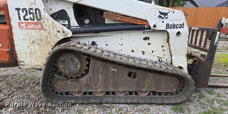 image for item EN3877 2005 Bobcat T250 tracked skid steer loader