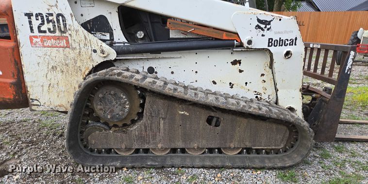 image for item EN3877 2005 Bobcat T250 tracked skid steer loader