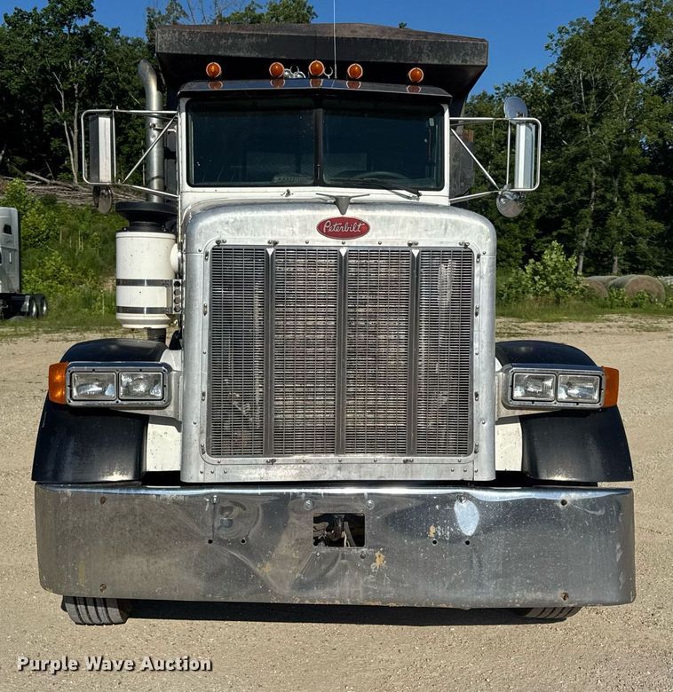 image for item EN4582 1993 Peterbilt 378 dump truck
