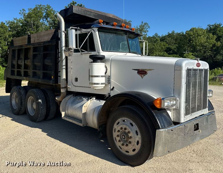 image for item EN4582 1993 Peterbilt 378 dump truck