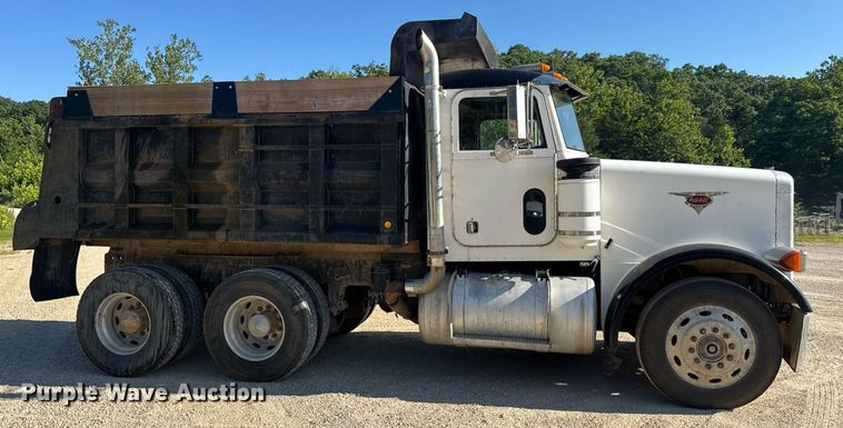 image for item EN4582 1993 Peterbilt 378 dump truck