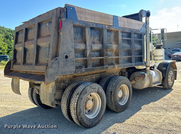image for item EN4582 1993 Peterbilt 378 dump truck