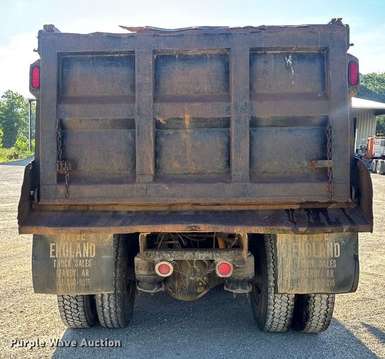 image for item EN4582 1993 Peterbilt 378 dump truck