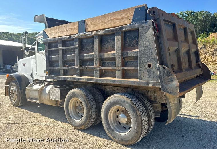 image for item EN4582 1993 Peterbilt 378 dump truck