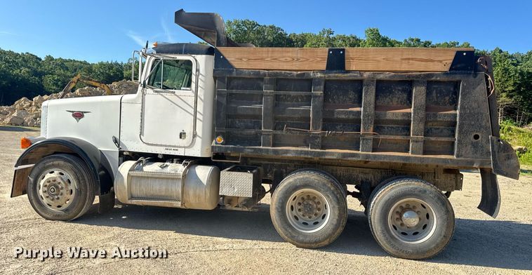 image for item EN4582 1993 Peterbilt 378 dump truck