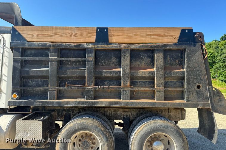 image for item EN4582 1993 Peterbilt 378 dump truck