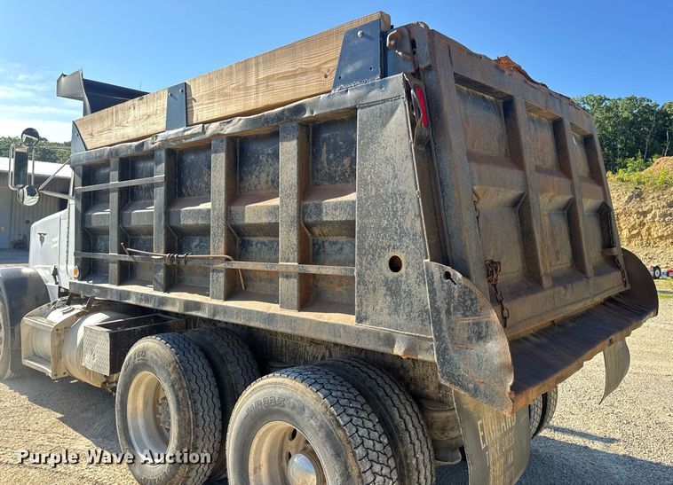 image for item EN4582 1993 Peterbilt 378 dump truck