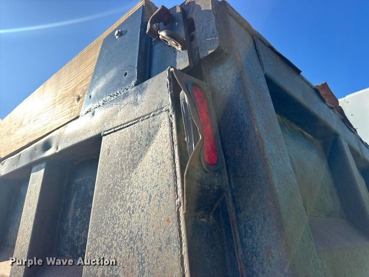 image for item EN4582 1993 Peterbilt 378 dump truck