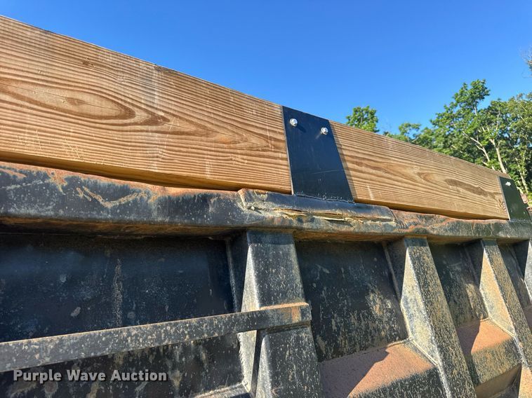 image for item EN4582 1993 Peterbilt 378 dump truck