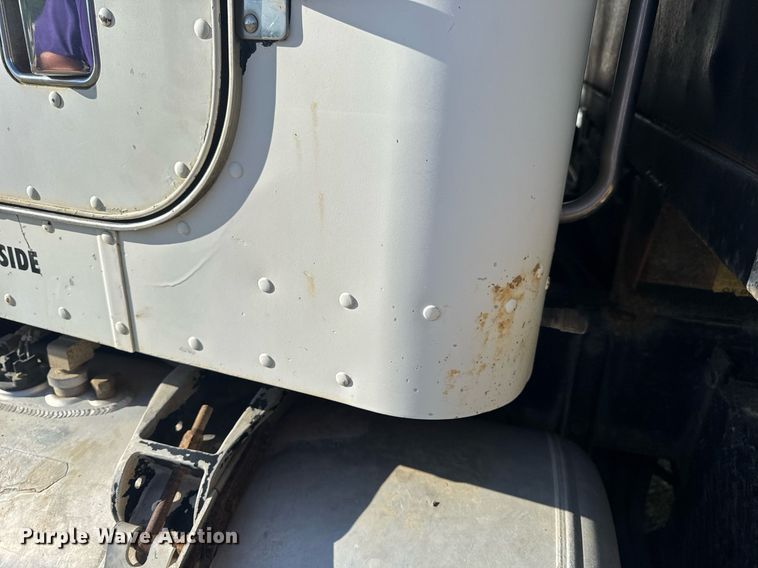 image for item EN4582 1993 Peterbilt 378 dump truck