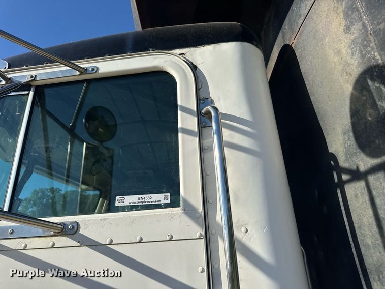 image for item EN4582 1993 Peterbilt 378 dump truck