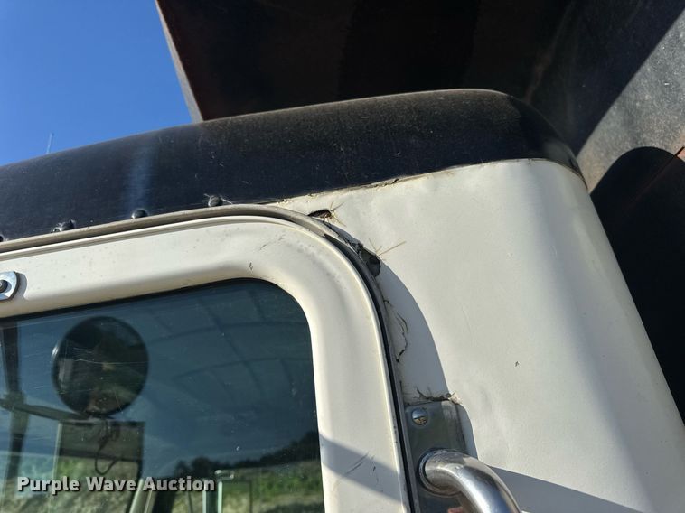 image for item EN4582 1993 Peterbilt 378 dump truck