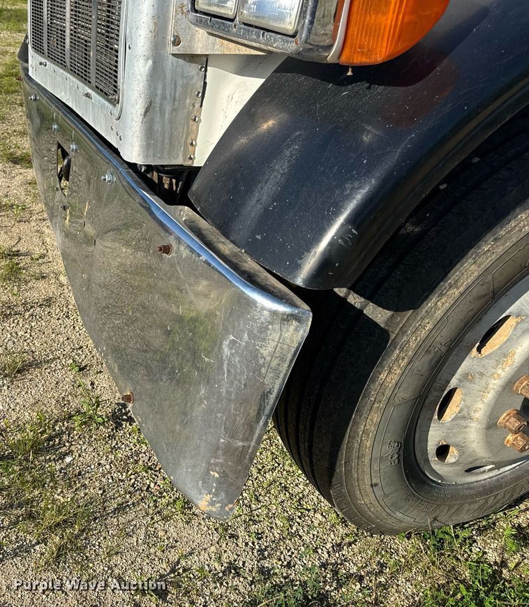 image for item EN4582 1993 Peterbilt 378 dump truck