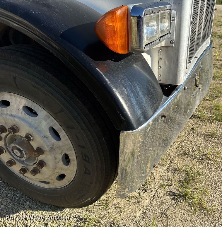 image for item EN4582 1993 Peterbilt 378 dump truck