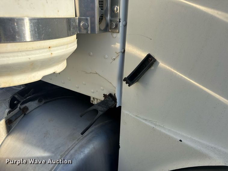 image for item EN4582 1993 Peterbilt 378 dump truck