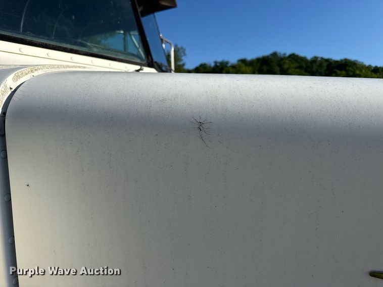 image for item EN4582 1993 Peterbilt 378 dump truck