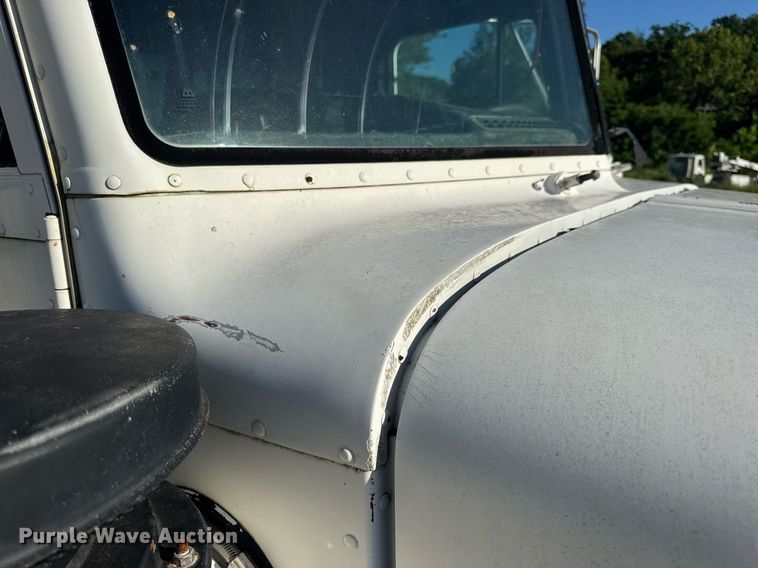 image for item EN4582 1993 Peterbilt 378 dump truck