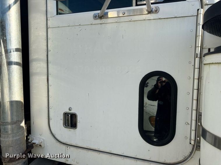 image for item EN4582 1993 Peterbilt 378 dump truck