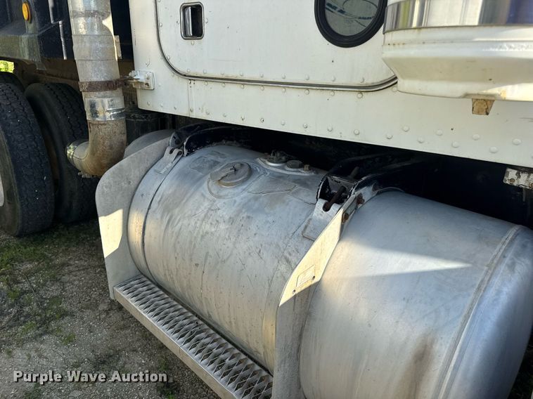 image for item EN4582 1993 Peterbilt 378 dump truck