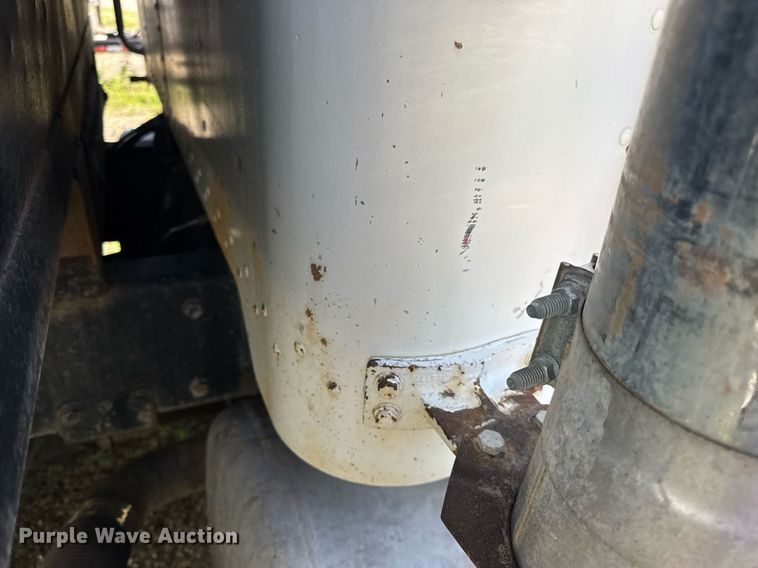 image for item EN4582 1993 Peterbilt 378 dump truck