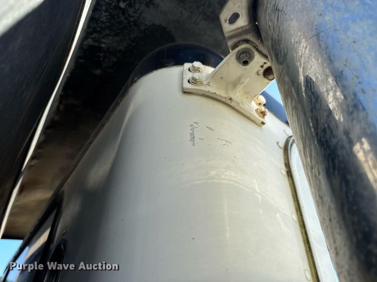 image for item EN4582 1993 Peterbilt 378 dump truck