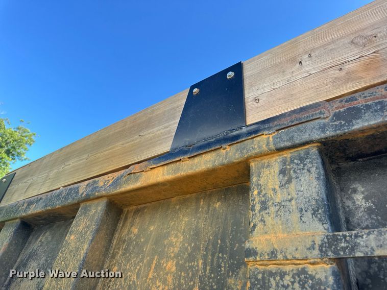 image for item EN4582 1993 Peterbilt 378 dump truck