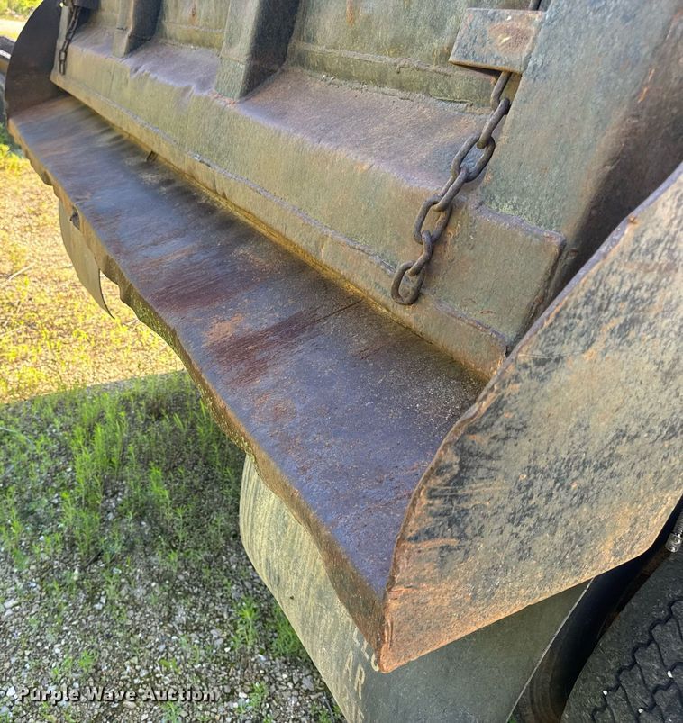 image for item EN4582 1993 Peterbilt 378 dump truck