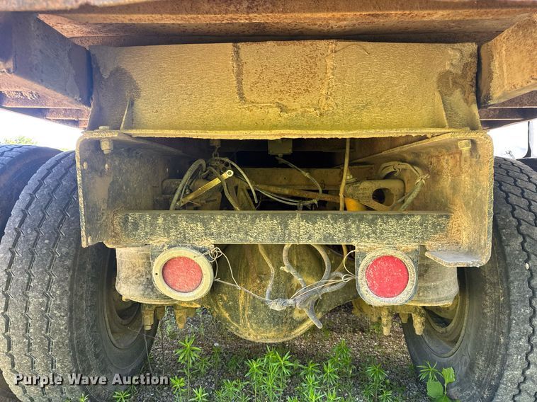 image for item EN4582 1993 Peterbilt 378 dump truck