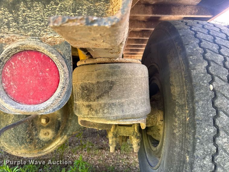 image for item EN4582 1993 Peterbilt 378 dump truck