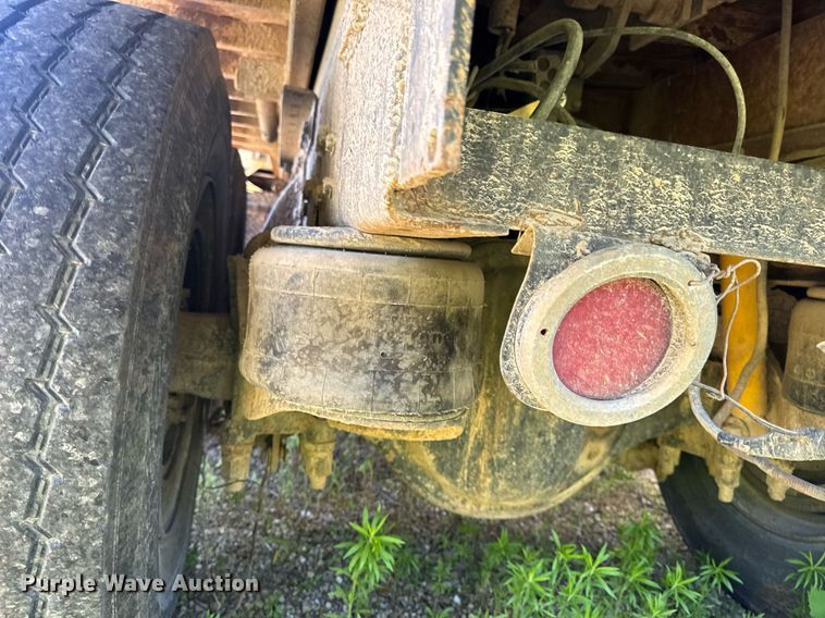 image for item EN4582 1993 Peterbilt 378 dump truck