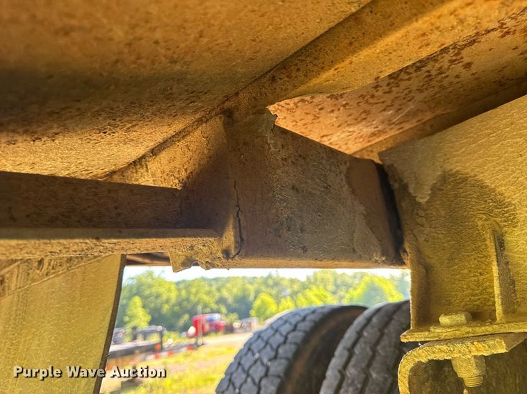 image for item EN4582 1993 Peterbilt 378 dump truck