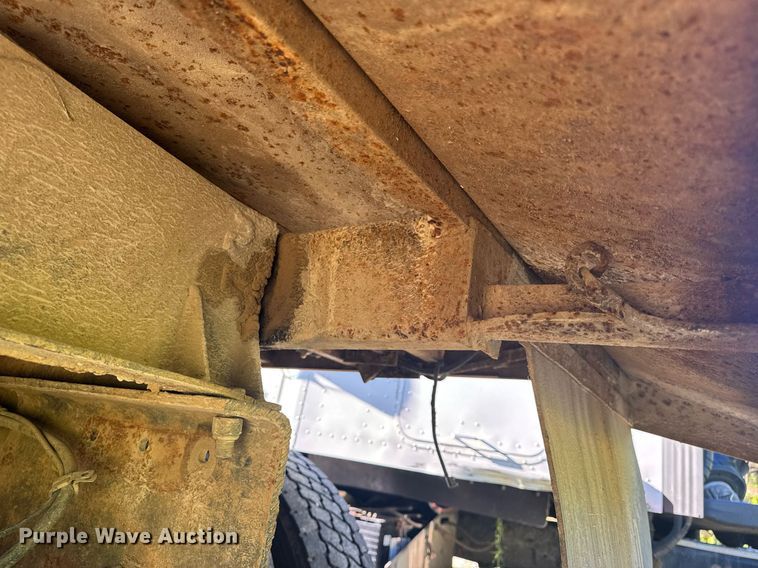 image for item EN4582 1993 Peterbilt 378 dump truck