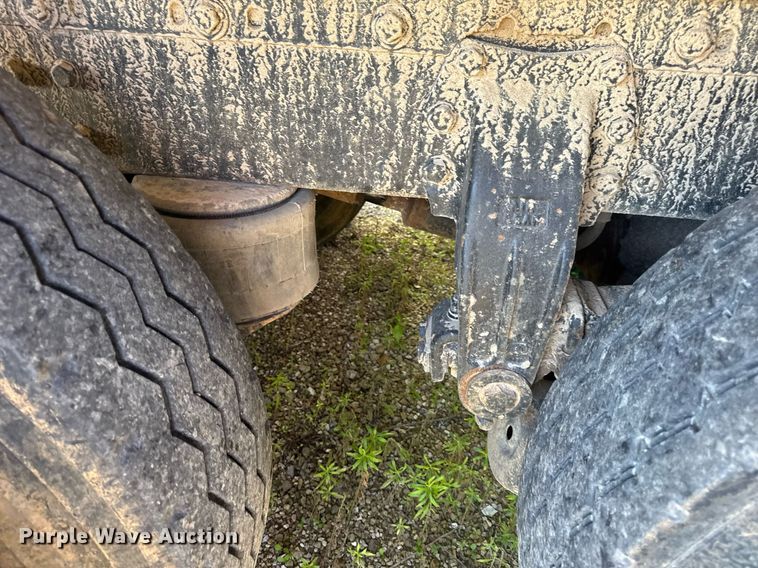 image for item EN4582 1993 Peterbilt 378 dump truck