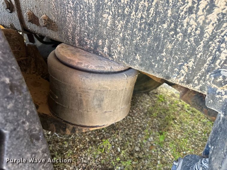 image for item EN4582 1993 Peterbilt 378 dump truck