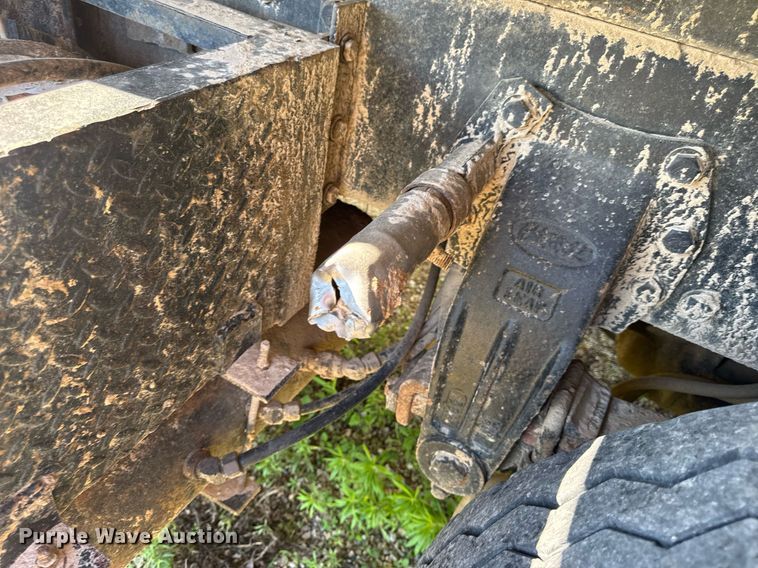 image for item EN4582 1993 Peterbilt 378 dump truck