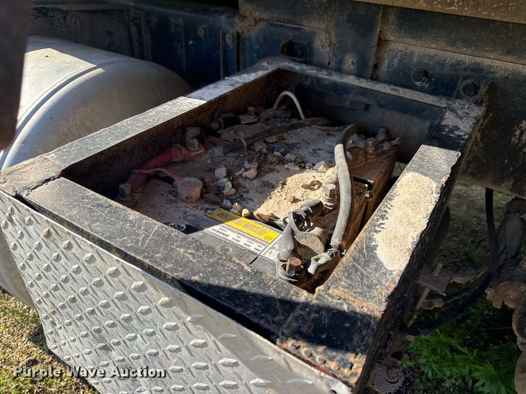 image for item EN4582 1993 Peterbilt 378 dump truck