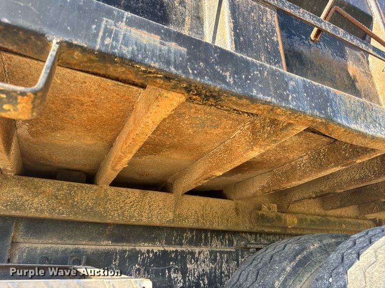 image for item EN4582 1993 Peterbilt 378 dump truck