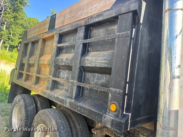 image for item EN4582 1993 Peterbilt 378 dump truck