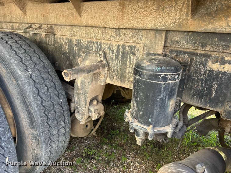 image for item EN4582 1993 Peterbilt 378 dump truck