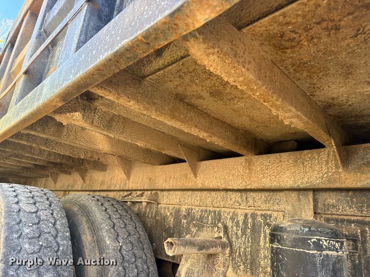 image for item EN4582 1993 Peterbilt 378 dump truck