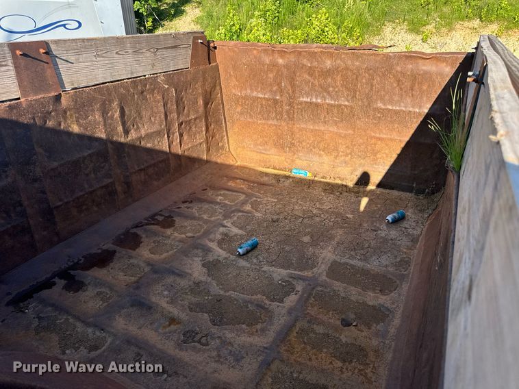 image for item EN4582 1993 Peterbilt 378 dump truck