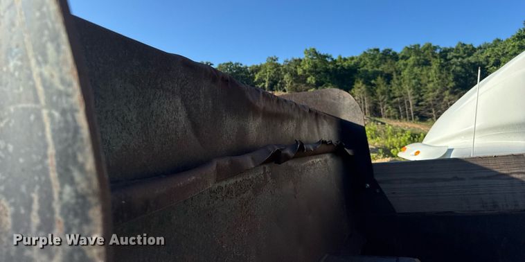 image for item EN4582 1993 Peterbilt 378 dump truck