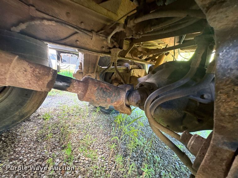 image for item EN4582 1993 Peterbilt 378 dump truck