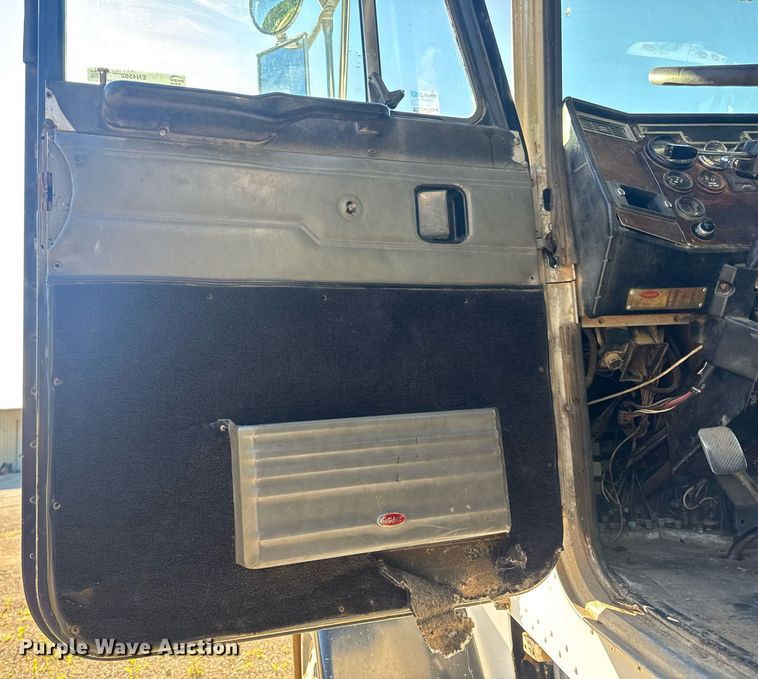 image for item EN4582 1993 Peterbilt 378 dump truck