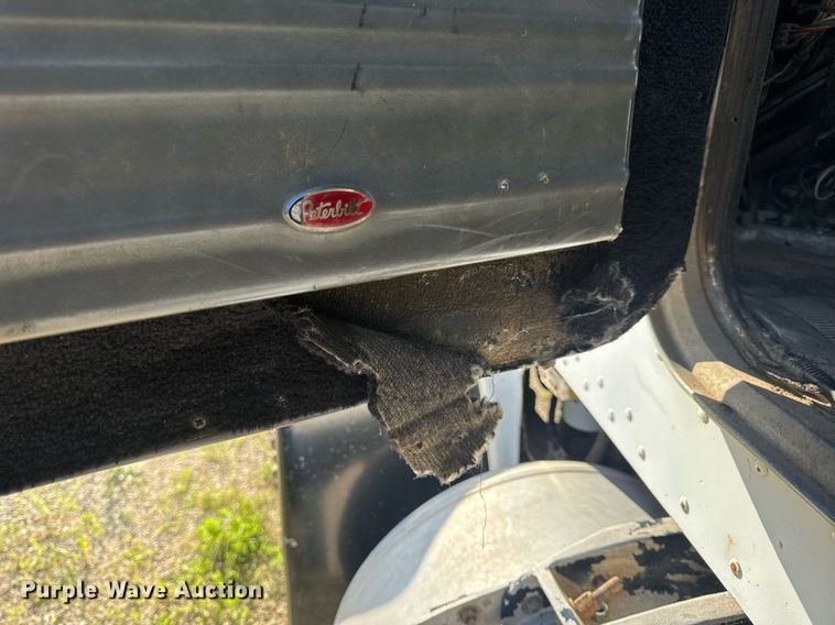 image for item EN4582 1993 Peterbilt 378 dump truck